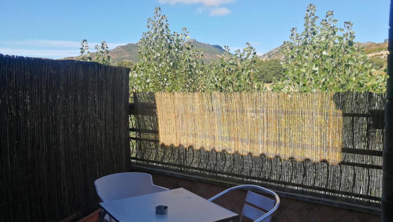 Hostal Escarla Aren Екстериор снимка