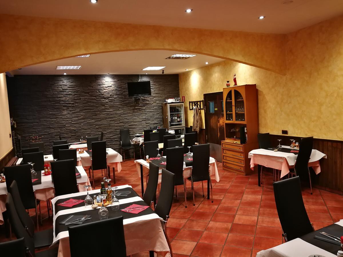 Hostal Escarla Aren Екстериор снимка