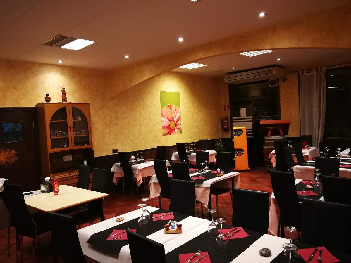 Hostal Escarla Aren Екстериор снимка